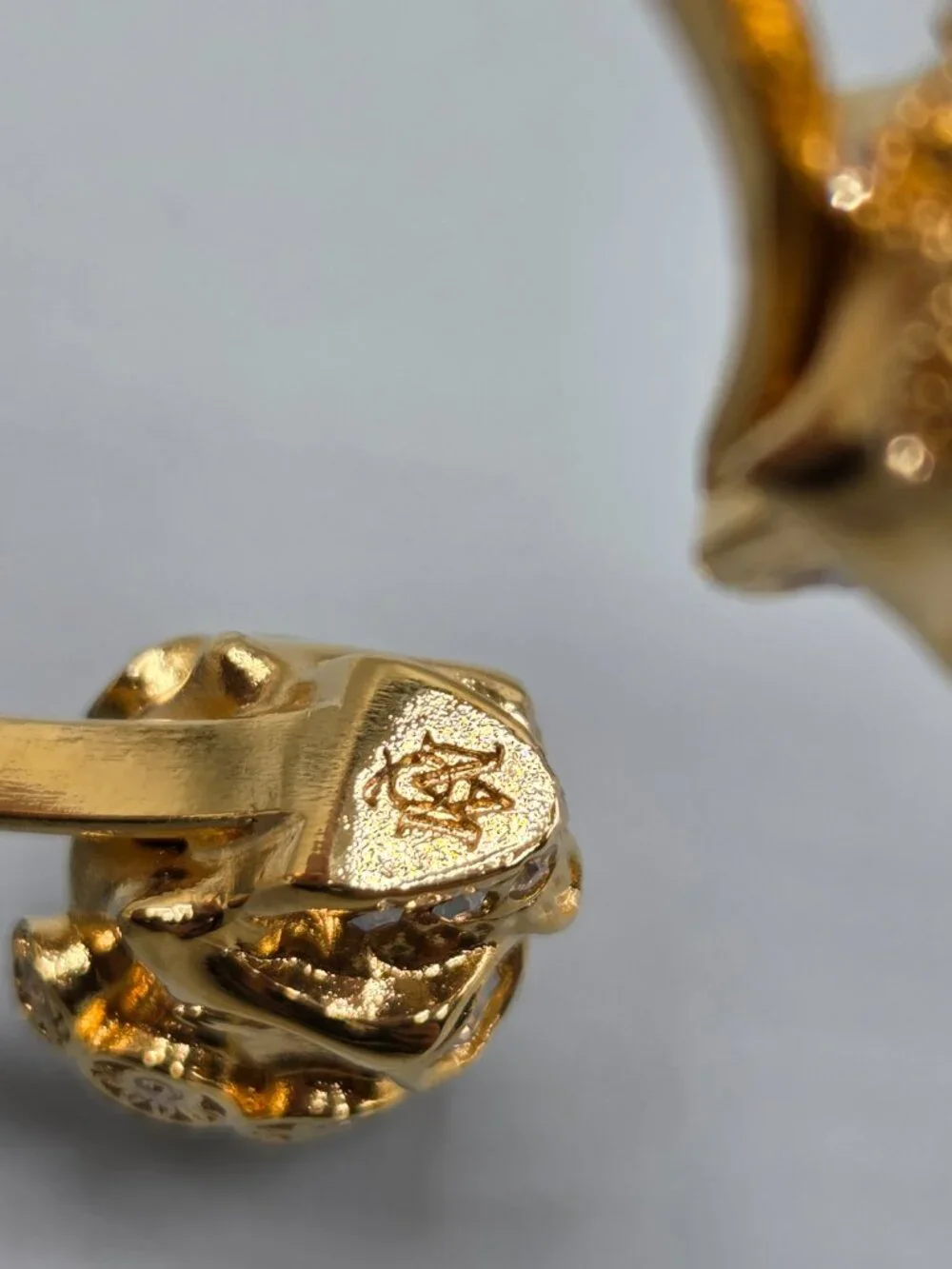 Alexander McQueen Dual Skull Gold Ton Bangle Bracelet Crystal Eyes NEW NWT - Picture 7 of 15